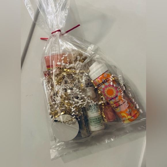 Two Faced Amika and more Makeup, skincare, haircare set - Picture 2 of 3